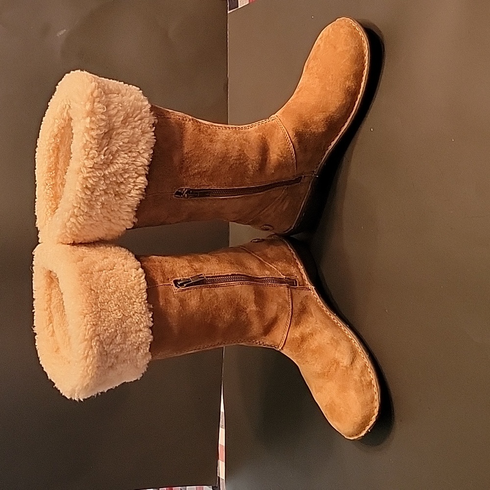 Ugg Karyn Cuff Sheepskin Boot, Tan, Euc. Size 8 - image 8